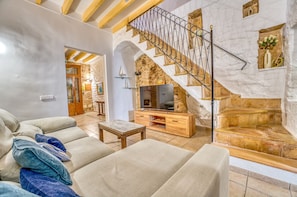 TV, fireplace - Mallorquin house Corro Sant Jaume Alcudia (Alcudia)
