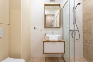 Dusche, Haartrockner, Handtücher, Seife