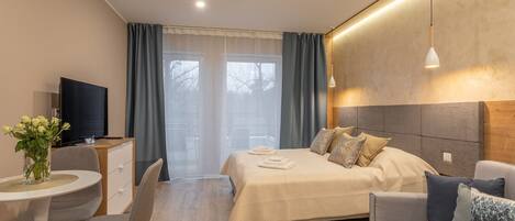 1 Schlafzimmer, Schreibtisch, schallisolierte Zimmer