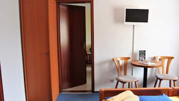Familienzimmer | Individuell dekoriert, individuell eingerichtet, Schreibtisch