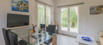 A - Holidayhome 2-4 people / living in the middle of an olive grove, 3km to sea,