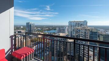 Condo, 1 King Bed (STUNNING LAKE EOLA VIEW SKY-RISE PENT) | City view