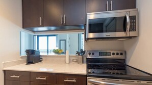 Apartment, 1 Queen-Bett (5-STAR DOWNTOWN PENTHOUSE SKYLOFT! - ) | Eigene Küche