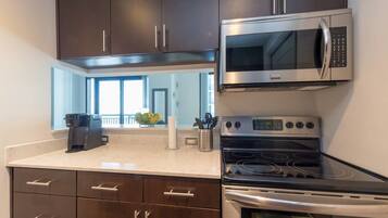 Condo, 1 Queen Bed (5-STAR DOWNTOWN PENTHOUSE SKYLOFT! - ) | Private kitchen
