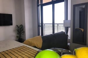 Leilighet, 1 queensize-seng (5-STAR DOWNTOWN PENTHOUSE SKYLOFT! - ) | Oppholdsområde