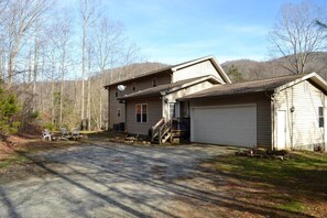 Cabin, Multiple Beds (Comfy mountain home near EVERYTHING y) | Property grounds - Comfortable Mountain Home near Everything yet Private (Hendersonville)