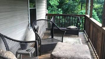Cabin, Multiple Beds (Comfy mountain home near EVERYTHING y) | Balcony