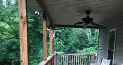 Comfortable Mountain Home near Everything yet Private