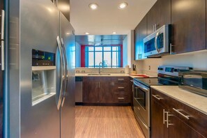 Condo, 1 King Bed (WOW!!! LAKE EOLA VIEW SKY-RISE PENTHO) | Private kitchen - 55 W #3006 (Orlando)