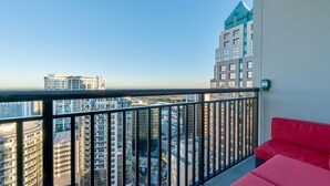 Condo, 1 très grand lit (WOW!!! LAKE EOLA VIEW SKY-RISE PENTHO) | Balcon