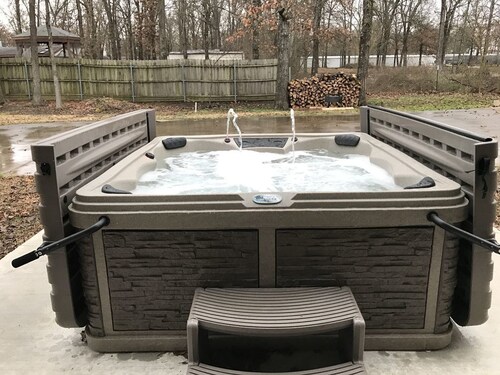 Family Friendly Lake House Located at Mid-west arm of Lake Fork