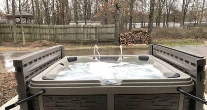 Family Friendly Lake House Located at Mid-west arm of Lake Fork