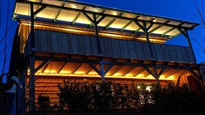 A wooden building with a covered porch and a glass roof. - Feel-good oasis "Willi" - vacation with dog (Harzgerode)