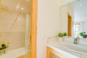 Bathtub, hair dryer, towels