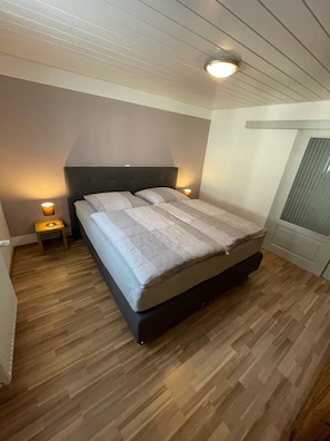 2 Schlafzimmer, Bügeleisen/Bügelbrett, kostenloses WLAN, Bettwäsche