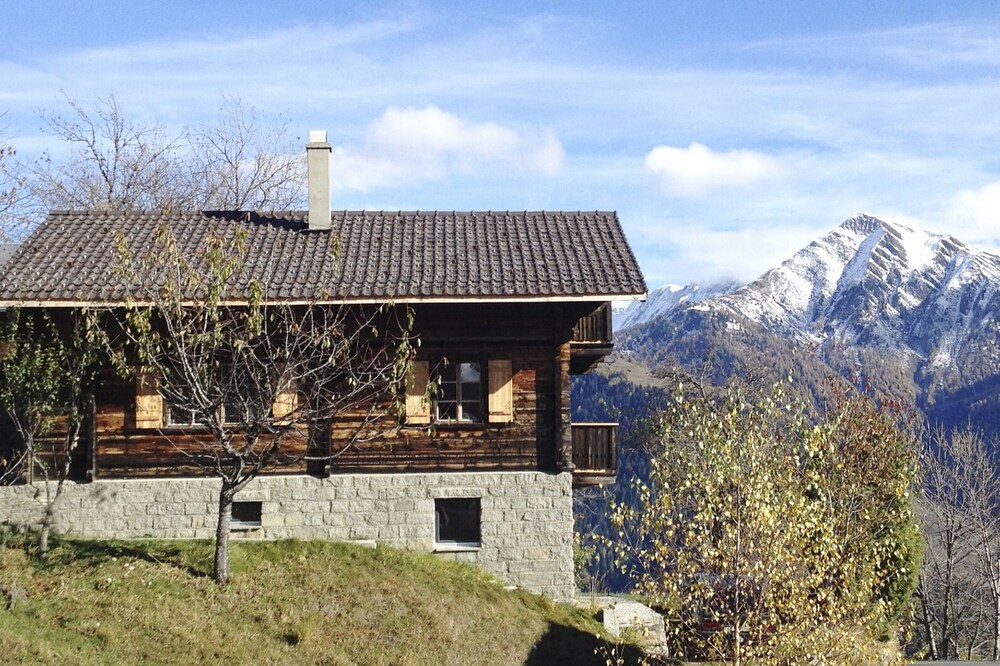 Hide-away Chalet www in the Swiss mountains. josihaus. com