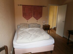 3 chambres, fer et planche à repasser