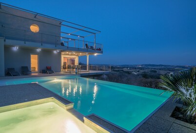Exceptional Villa in Provence - Paradise above the canopy!