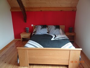 3 chambres, fer et planche à repasser, lit parapluie, Wi-Fi gratuit