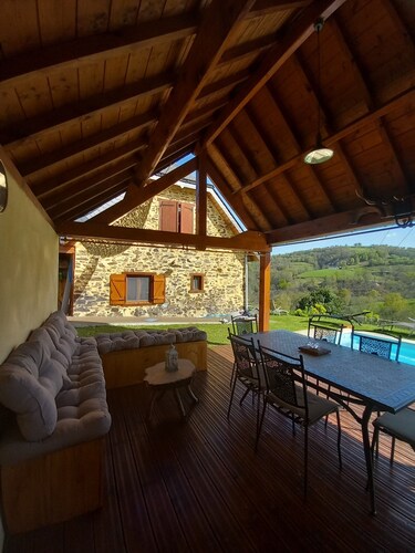 Former sheepfold renovated with beautiful view of the Pyrenees ideal for the family