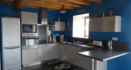 Former sheepfold renovated with beautiful view of the Pyrenees ideal for the family