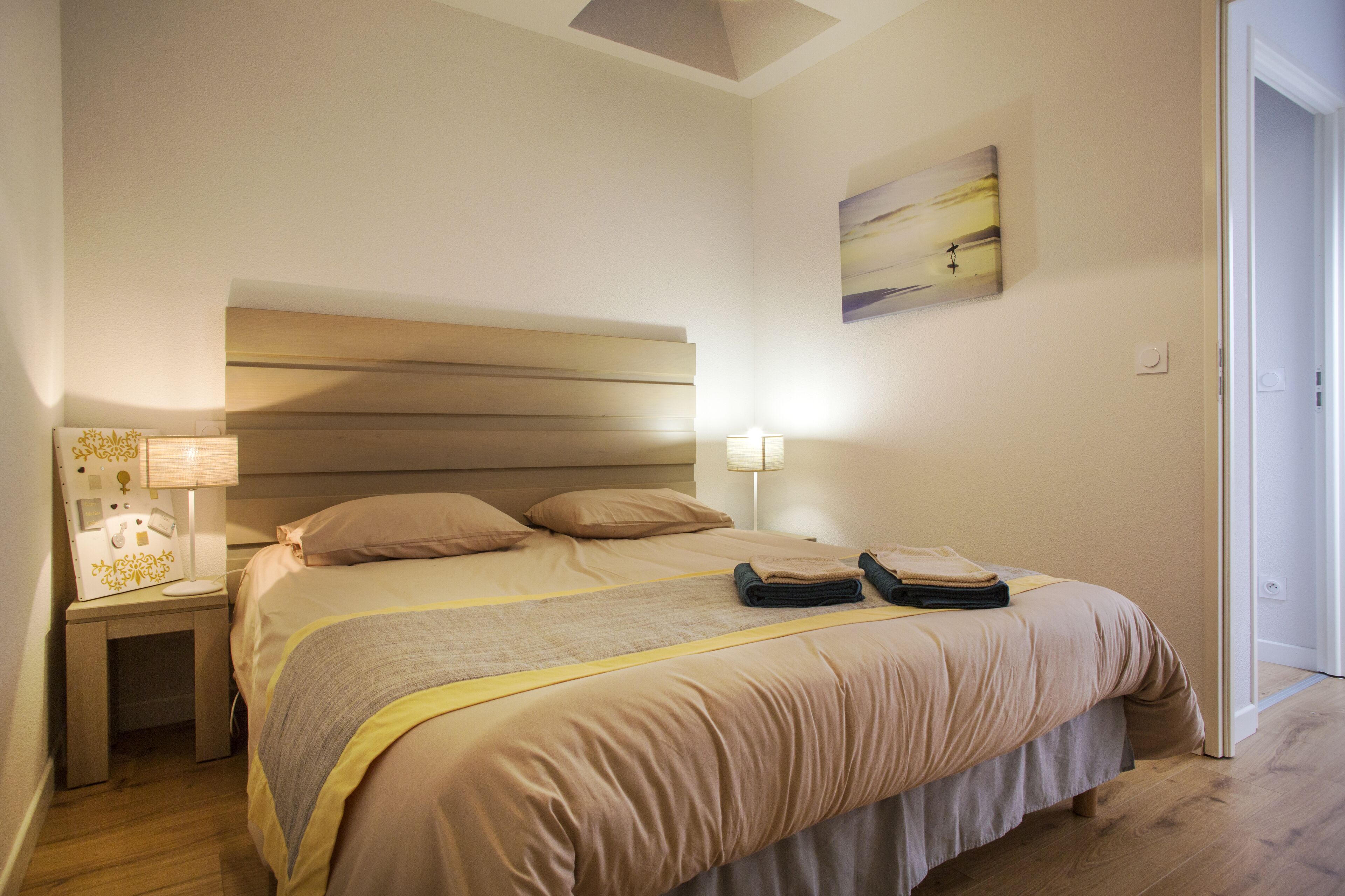 2 chambres, fer et planche à repasser, Wi-Fi, draps fournis