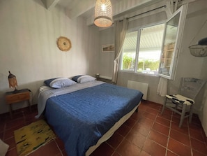 3 chambres, fer et planche à repasser, lit parapluie, Wi-Fi gratuit