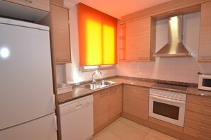 Refrigerador, microondas, horno y lavavajillas
