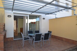 Outdoor dining - Villa Hotur:Near Creixell's Beach&Center-Pool-Free Wifi,A/C (Creixell)