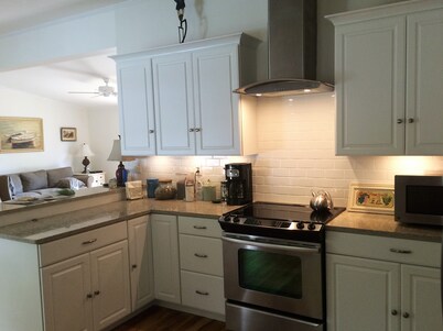 Private Luxury Retreat... Perched Atop A Bluff, Incredible Lake And Village View