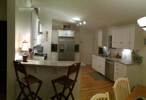 冰箱、微波炉、烤箱、炉灶