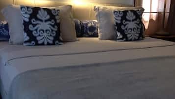 4 bedrooms, iron/ironing board, WiFi, bed sheets