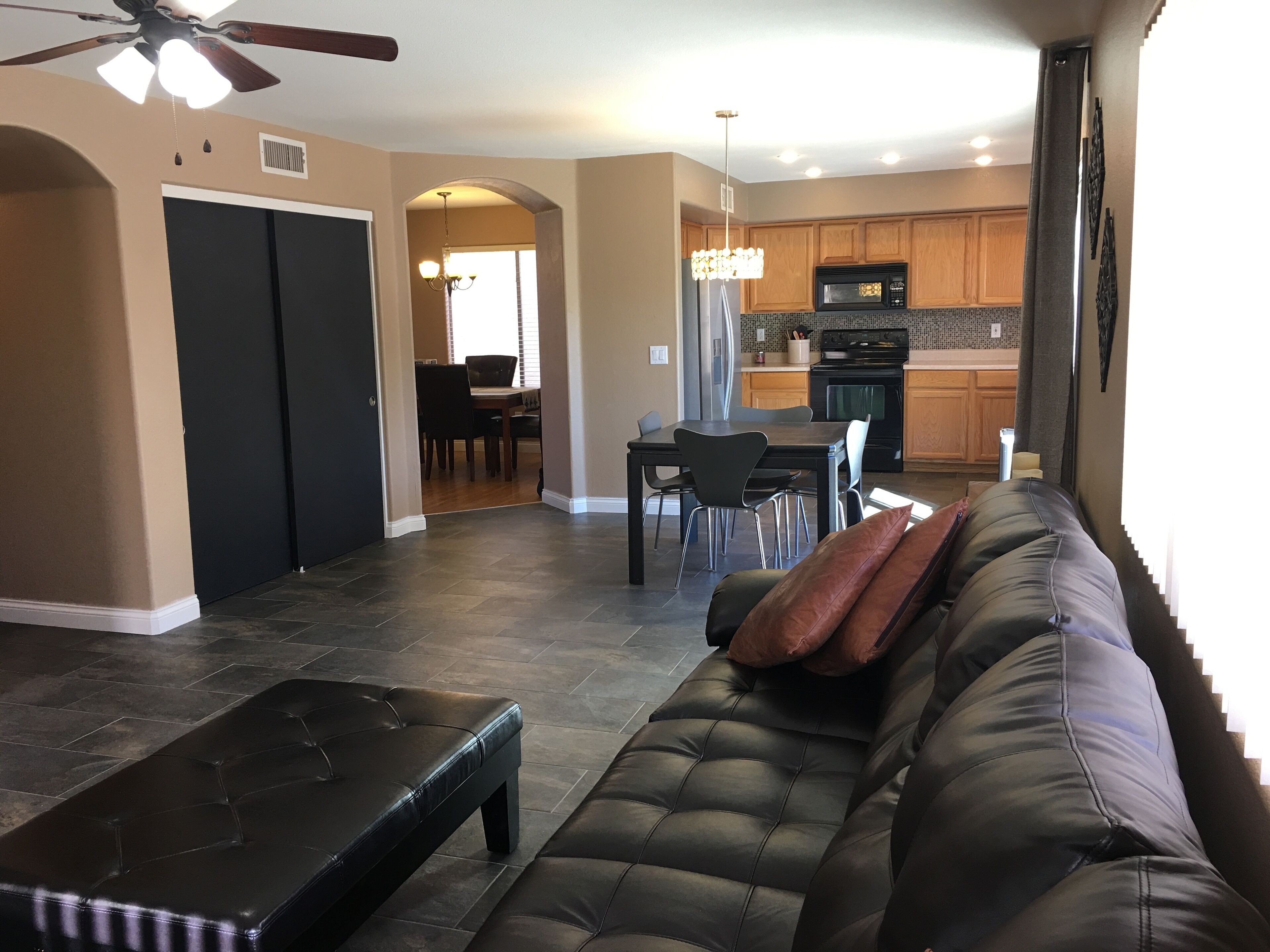 Great Home With 4 Bedrooms less than 10 miles from University of Phoenix Stadium