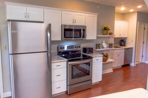 Fridge, microwave, oven, stovetop - Treetop Hideaway with mountain views. 1000 sq. ft. 10 min to downtown Asheville! (Asheville)