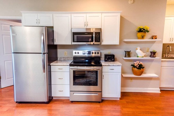 Frigorífic, microones, forn i placa de cuina