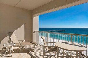 Property grounds - Beautiful and Spacious (Navarre)