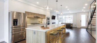 New Luxury Townhome 27