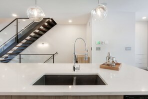 Luxury House, Multiple Beds, Non Smoking | Private kitchen