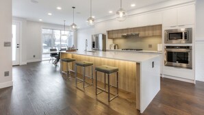 Unclassified image, 5 of 66, button - New Luxury Townhome 27 (Edmonton)