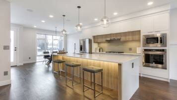 Luxury House, Multiple Beds, Non Smoking | Private kitchen | Full-sized fridge, microwave, oven, stovetop