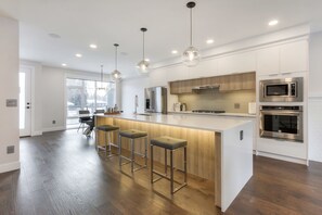 Luxury House, Multiple Beds, Non Smoking | Private kitchen | Full-size fridge, microwave, oven, stovetop - New Luxury Townhome 27 (Edmonton)