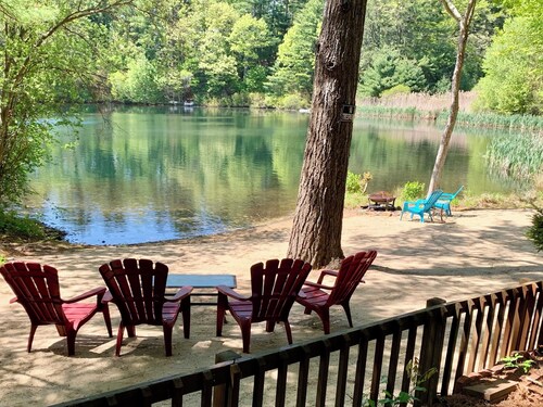Escape to our newly renovated pondfront retreat that sleeps 6 and welcomes pets!