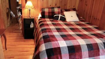 1 bedroom, bed sheets