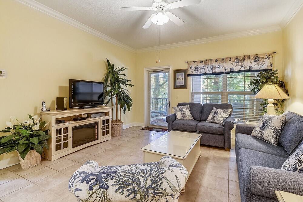 108 North Shore Place ~ Perfect Beach Location and Short Walk to Coligny Plaza!