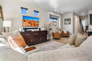Smart TV, video games, DVD player, foosball - Coral Ridge 4144, Hot Tub, Bikes, Scooters, and near Coral Canyon Golf Course, SLP 12 (Washington)
