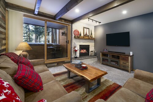 Entspannen Sie sich in dieser rustikalen und gemütlichen Mountain Condo!