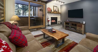 Entspannen Sie sich in dieser rustikalen und gemütlichen Mountain Condo!