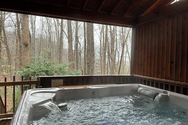 Outdoor spa tub