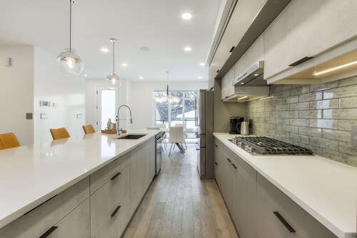 NEW LUXURY TOWNHOME 25