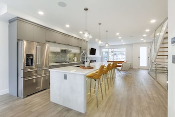 NEW LUXURY TOWNHOME 25